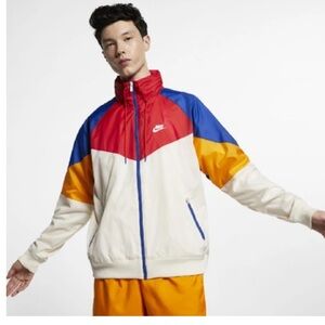 NIKE Unisex High Neck Windbreaker Cream